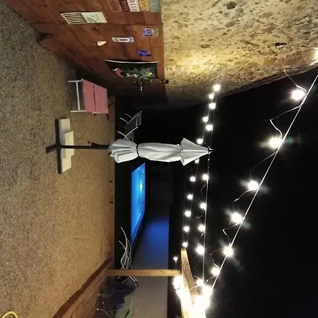 Bed & Breakfast Maison A Avec Piscine