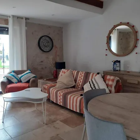Frühstückspension Maison A Avec Piscine 4*