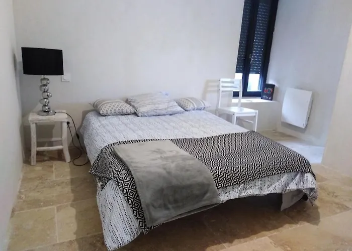 Maison A Avec Piscine Frühstückspension