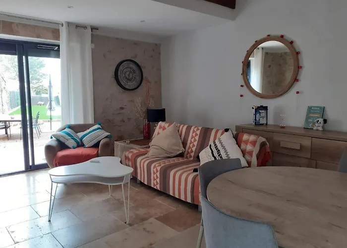 Frühstückspension Maison A Avec Piscine 4*