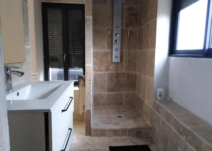 Maison A Avec Piscine Frühstückspension